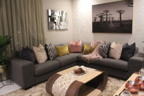 Menlyn Maine High Rise 1-Bedroom Luxury Apartment